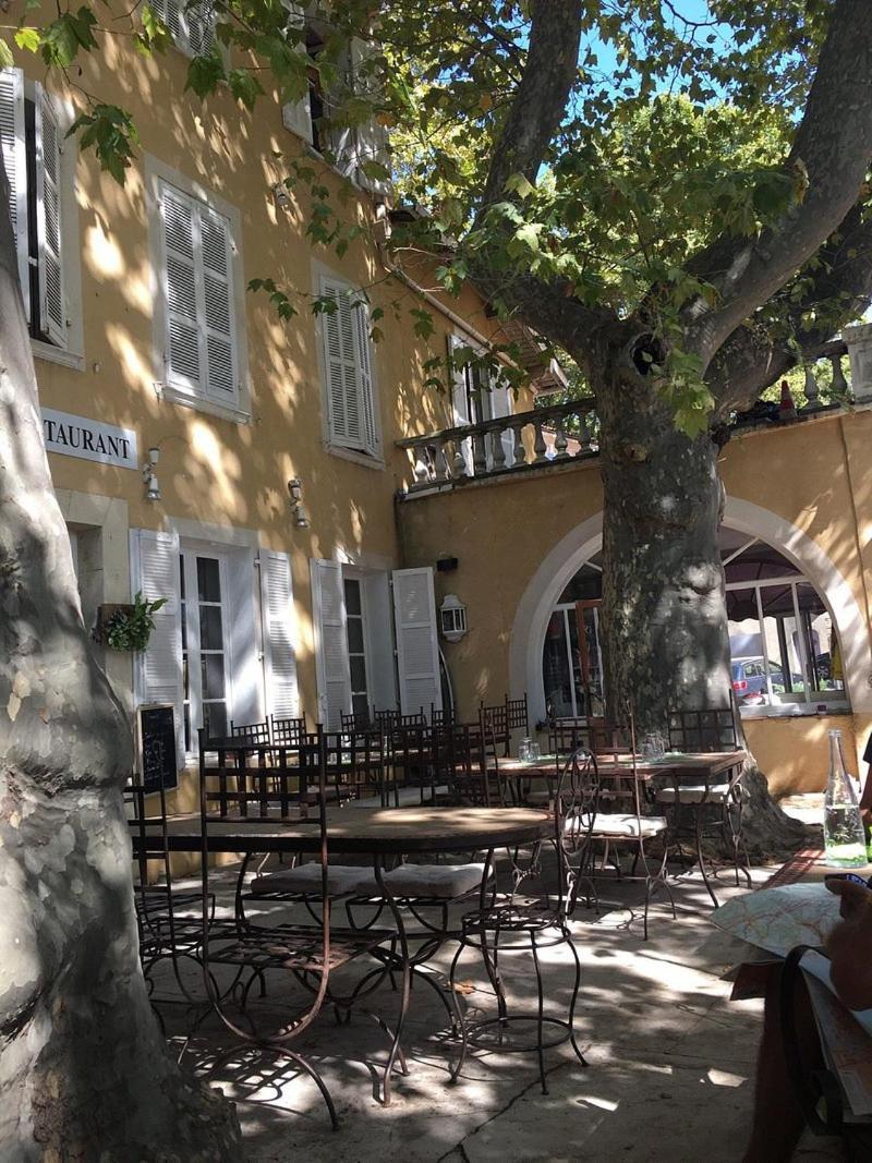 Hotel De La Loube La Roquebrussanne Buitenkant foto